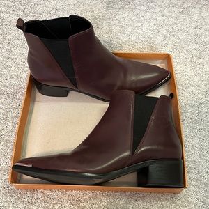 MARK FISHER YALE POINTY TOE CHELSEA BOOTIE 7M Dark Purple/Blk Excellent Conditio